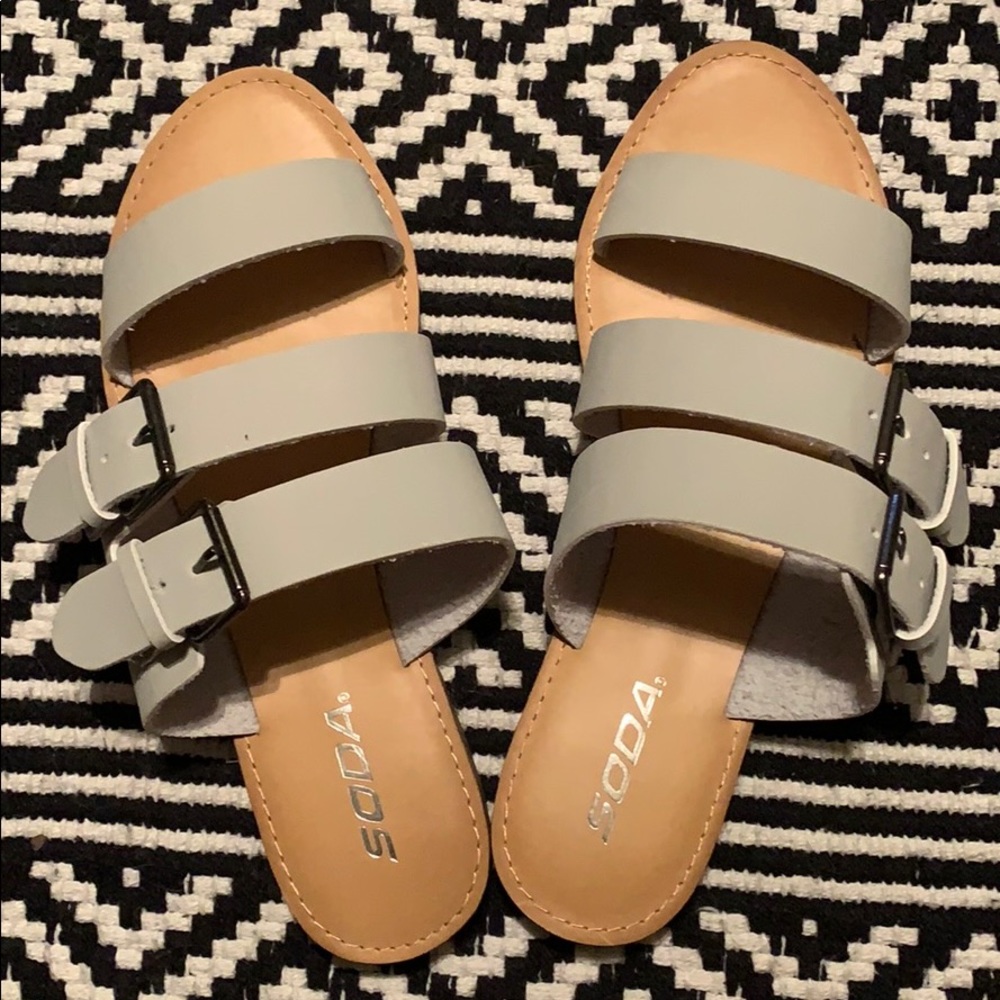 Soda sandals